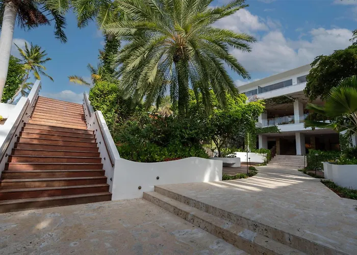 Hodges Bay Resort & Spa, An Hq Luxury Resort & Residences
